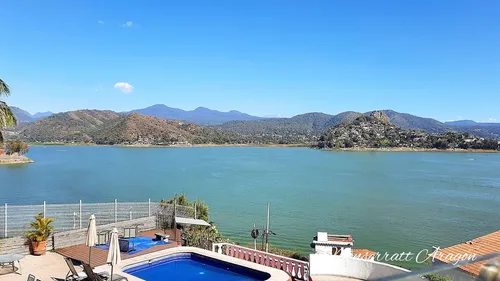 Excelente Oportunidad, Enorme Casa Con Preciosa Vista Al Lago!