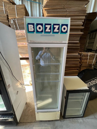 Bozzo Refrigerador Vitrina L400