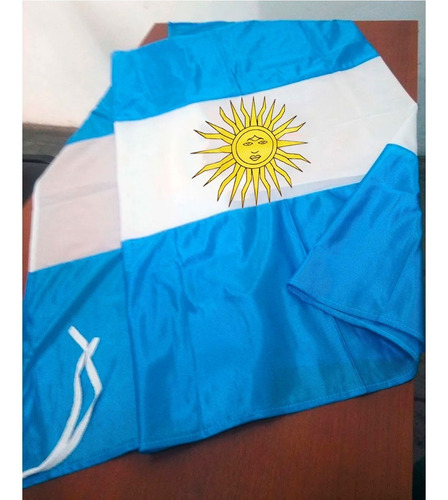 Imagen 3 de 3 de Bandera Argentina 130 X 60 Cm Nacional Mundial Con Sol Cuota