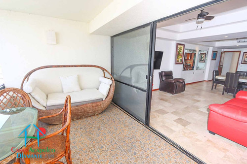Cad Torre Uno 905. Terraza Con Vista Frontal Al Mar