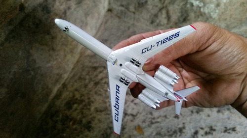 Avion Ilyushin Il-62m De Cubana Cu-t1225 En La Escala 1:400