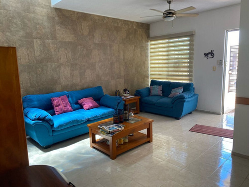 ¡casa Amueblada En Esquina Con Paneles Solares En Las Américas, Mérida!