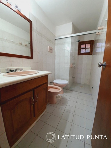 Casa En Manantiales- Ref: 1398