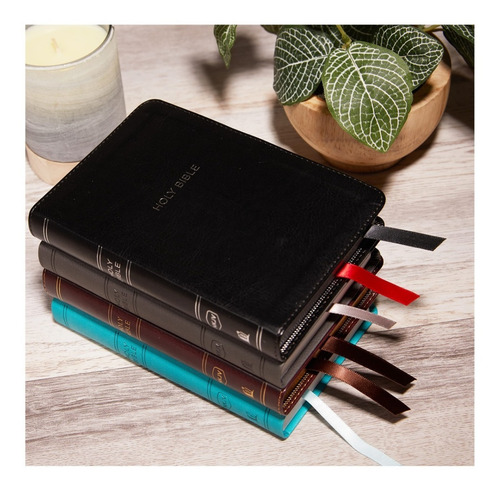Imagen 8 de 9 de Biblia En Inglés New King James Deluxe Tamaño Compacto Negro