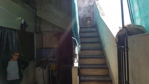 Casa Con Galpon En Caseros De 5 Ambientes F: 3539