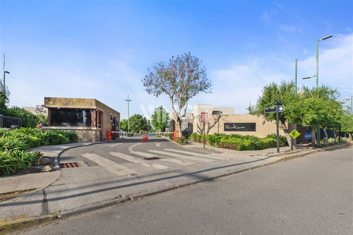 Impecable Casa En Venta De 3d 3b Serv En Cond Rukan Chicureo