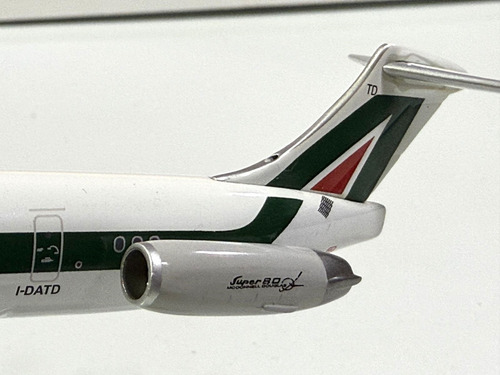 Gemini Jets Alitalia Md-80 1/250 Tren Retractil Verde (Usado)