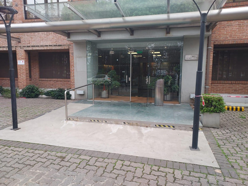 Edificio En Alquiler O Venta De 1300 M2 En Lomas De San Isidro