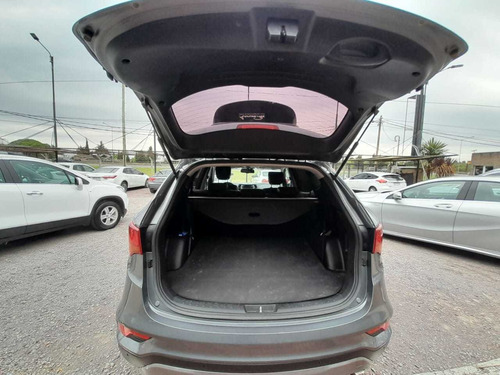 Imagen 18 de 20 de Hyundai Santa Fe 2.2 Crdi 7 As Pre At 2018 4wd