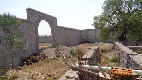 Terreno Regular, En Privada, Ideal Para Casa Habitación O Negocio Comercial, De 680m2, Bardeado Al 90%, Con Cimentación De Piedra Y Block De Tabique, En Villas De Tezontepec, Hidalgo