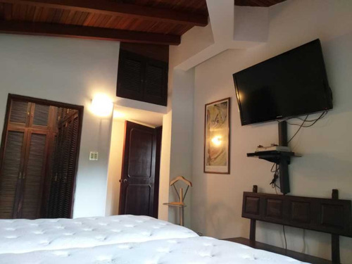 Imagen 26 de 30 de Se Vende Hermosa Casa Colonial 550m2 7h/6b/4p La Lagunita 7108