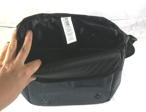 Imagen 7 de 8 de Morral Caterpillar Porta Tablet iPad Hasta 12¨ Color Gris