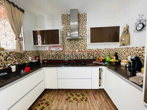 Linda Casa De Vila, Salão, Copa Cozinha Com Armário, 3quartos Sendo 1suite, Tem Closet - Pacv30051