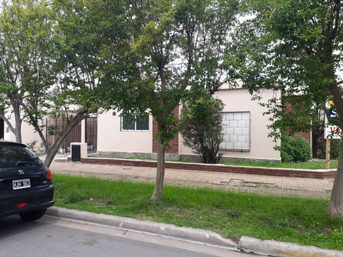 Imagen 1 de 10 de Casa Americana A La Venta En Ituzaingo Norte.