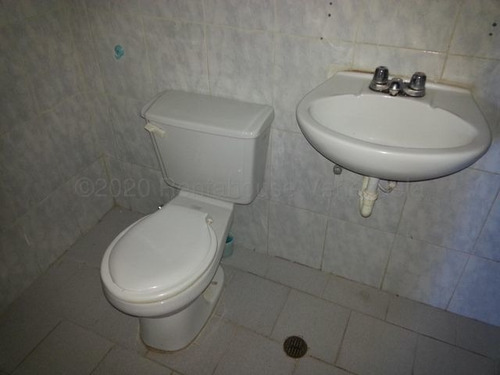 Apartamento Comodo Y Freso En Venta Cabudare 04145384403 21-4438