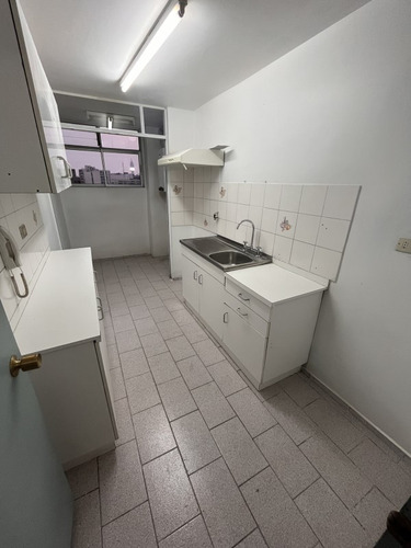 Cómodo Departamento A Pasos De Metro Santa Lucia