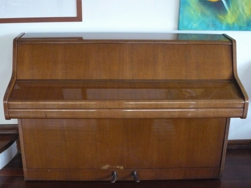 Piano Vertical Bentley