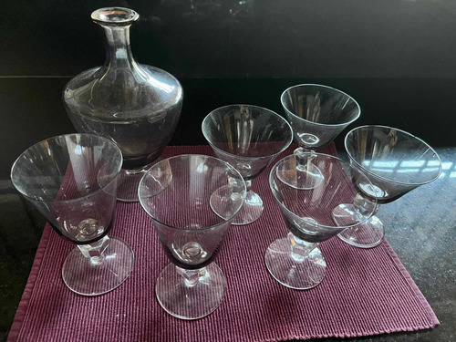 Juego De Copas De Cristal Y Decantador De Vino. Antiguo