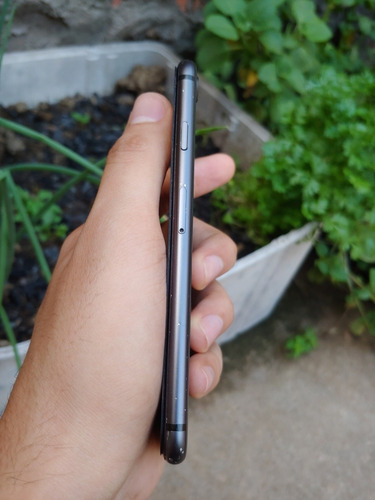iPhone 8