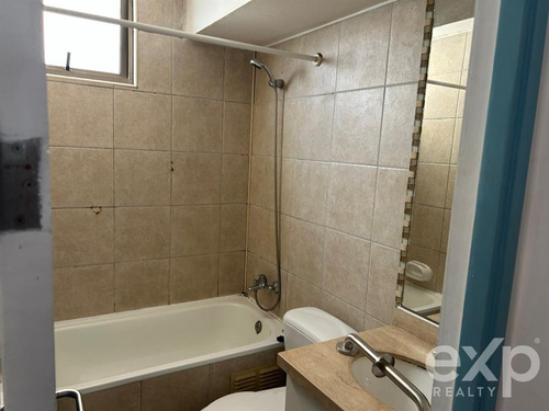 Departamento En Venta De 4 Dorm. En Ñuñoa, Excelente Estado