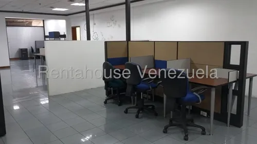 Se Alquila Oficina En La Urbina