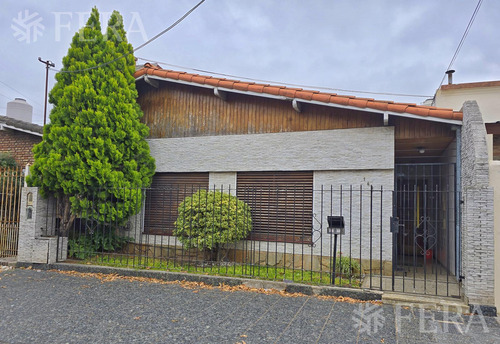 Venta De Casa De 3 Ambientes Con Quincho En Villa Dominico