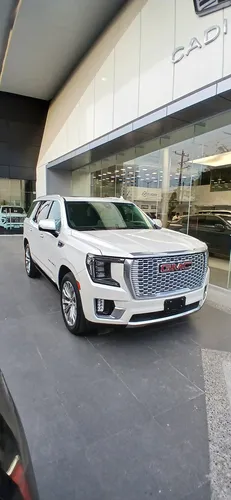 GMC Yukon DENALI 10 VEL AWD AT