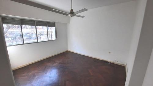 Imagen 7 de 12 de Venta - Caballito - Deparatamento De 3 Ambientes Al Frente A Reciclar - Oportunidad