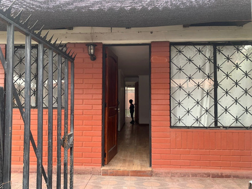 Se Vende Cómoda Casa Ubicada En Pasaje Los Clarines