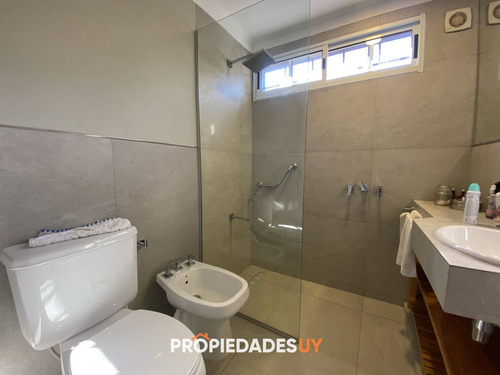 Punta Del Este, Importante Residencia Con Piscina Y Cancha De Paddle
