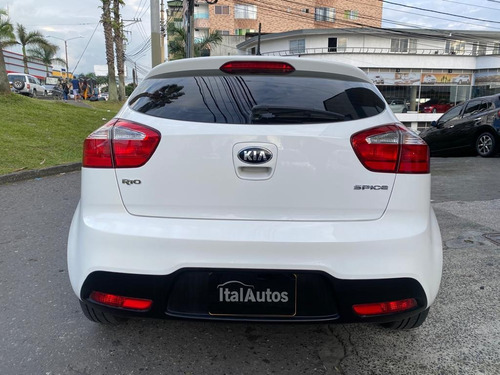 Imagen 6 de 9 de Kia Rio Spice 1.250 2015