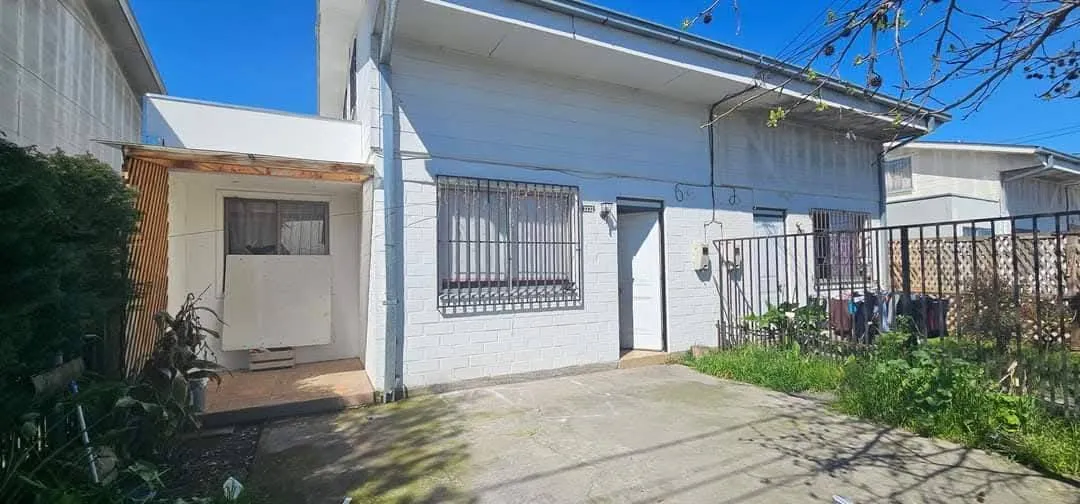 Imagen 2 de 11 de En Venta! Amplia Propiedad, Villa Los Almendros, Curico.