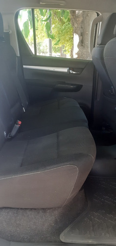 Imagen 9 de 11 de Toyota Hilux 4x4 D/c Sr 2.8 Tdi 6 M/t