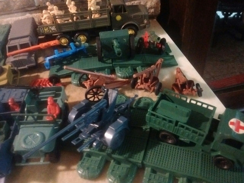 Imagen 5 de 10 de Vehiculos De Plastico Para Soldaditos Anfibios Jeeps Camione