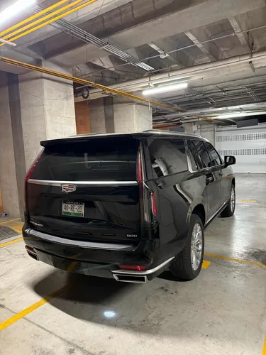 Cadillac Escalade Larga