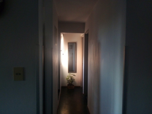 Apartamento 2 Dormitorios Corrales Y D.a. Larrañaga U$65.000