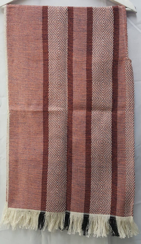 Imagen 5 de 5 de Poncho Artesanal Rombos Terracota