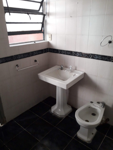 Antiguo, Amplio 1 Dorm. Living Comedor, Cocina, Baño, Patio