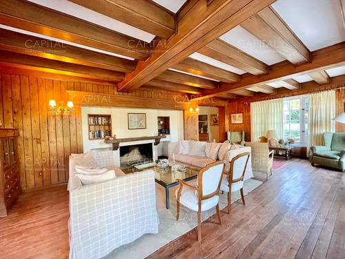 Excelente Casa De Cinco Dormitorios En Venta - Golf Punta Del Este