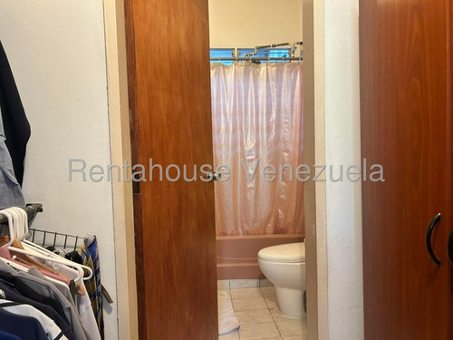 Se Vende Casa Para Remodelar ,de 3 Niveles ,ubicada En San Bernardino 25-17282