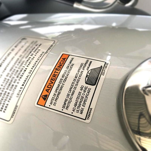 Imagem 4 de 6 de Adesivo Yamaha Xj6 Etiqueta Tanque + Emblemas 50mm Resinados