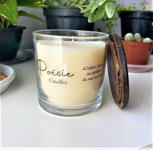 Imagem 2 de 3 de Vela Aromática Perfumada Baunilha Decorativa Poesie