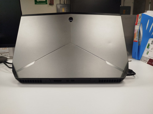 Alienware X17 R2, Sin Rendimiento De Batería Y Con Falla En Gris (Usado)