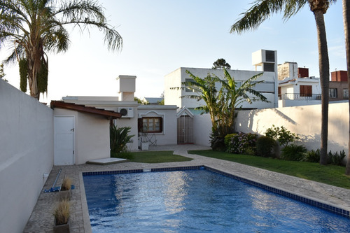 Casa Con Pileta A 100 Mts Del Cordoba Shopping Center