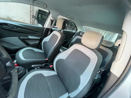 Imagen 15 de 19 de Chevrolet Onix 1.4 Lt Mt 98cv 2016