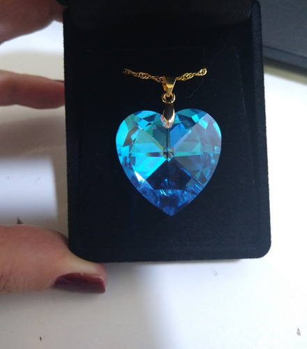 Imagem 3 de 6 de Colar Coração Cristal Swarovski 2,8cm Folh. Ouro - Namorados
