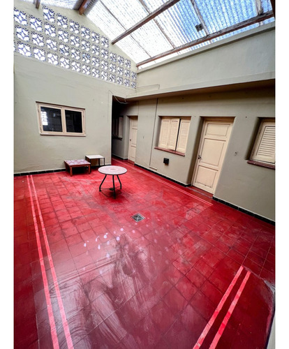 Alquiler. Centro. Casa 4 Dorm! Con Patio Quincho Y Asador! No Paga Expensas