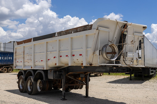 Carreta Caçamba Randon Ls 3 Eixos 25m3 Pneus Transporte