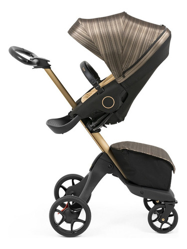 Carrinho de bebê de paseio Stokke Xplory X preto-dourado com chassi de cor dourado