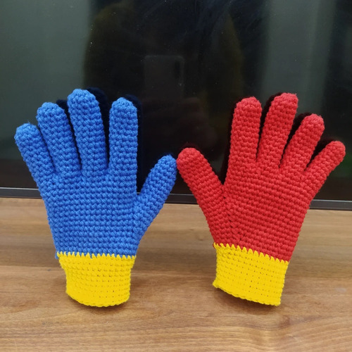 Imagem 3 de 5 de Luvas Poppy Playtime Mãos Jogo Infantil Inverno De Lã Huggy